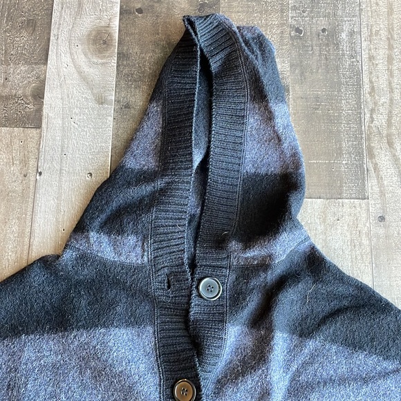 Marina Luna, hooded button front cape - Picture 3 of 9